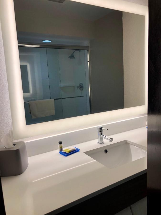 Holiday Inn Express Hotel & Suites Clewiston By Ihg Buitenkant foto
